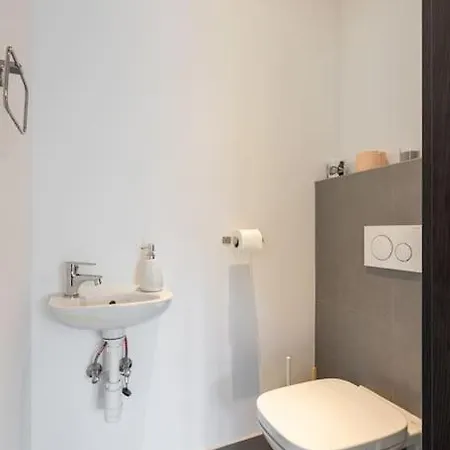 شقة Earthy Elegance *