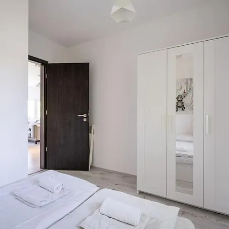 Earthy Elegance شقة