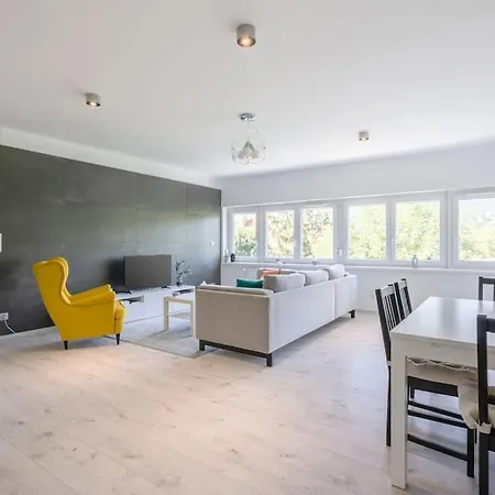 Earthy Elegance * بودابست