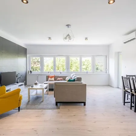 Earthy Elegance شقة *