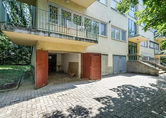 Earthy Elegance アパート